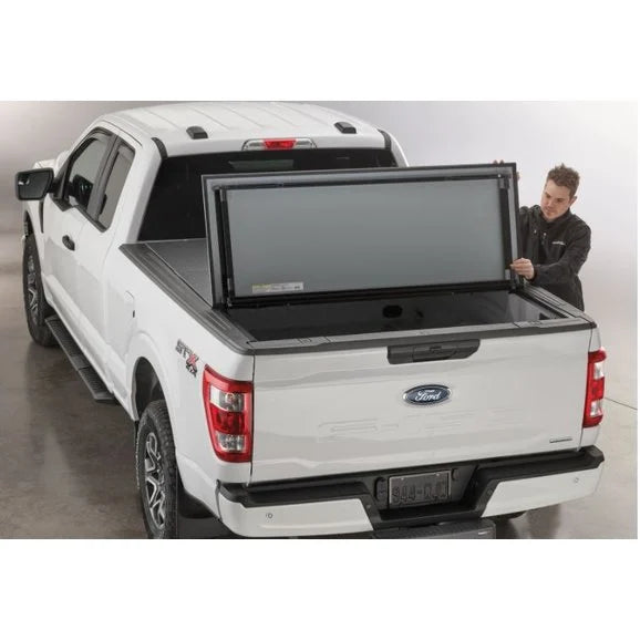 Load image into Gallery viewer, WeatherTech AlloyCover Hard Tri-Fold Truck Bed Cover for 20-21 Jeep Gladiator JT
