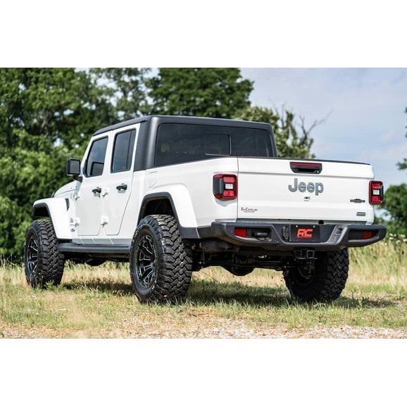 Load image into Gallery viewer, Rough Country 2.5in Suspension Lift Kit for 20-24 Jeep Gladiator JT
