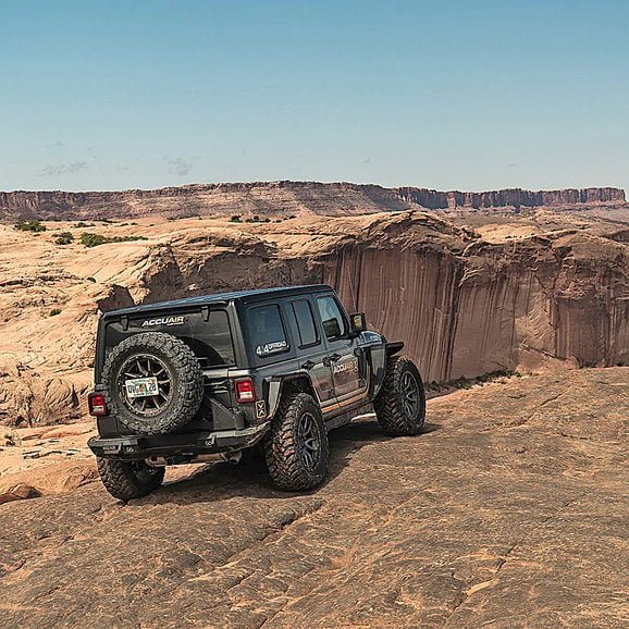 Load image into Gallery viewer, AccuAir AA-4104 Air Suspension System for 18-24 Jeep Wrangler JL Unlimited 4-Door
