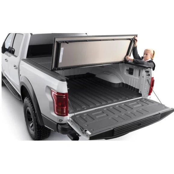 Load image into Gallery viewer, WeatherTech AlloyCover Hard Tri-Fold Truck Bed Cover for 20-24 Jeep Gladiator JT
