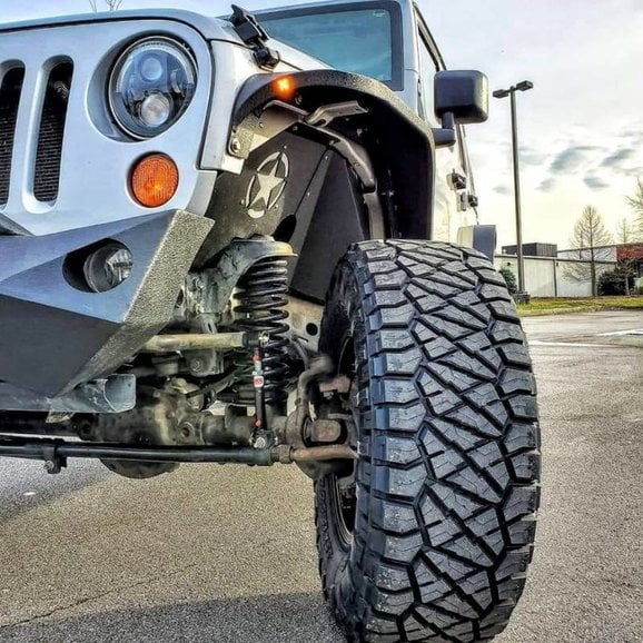 Load image into Gallery viewer, JKS Manufacturing J-Krawl 2.5in Suspension System for 07-18 Jeep Wrangler Unlimited JK 4-Door
