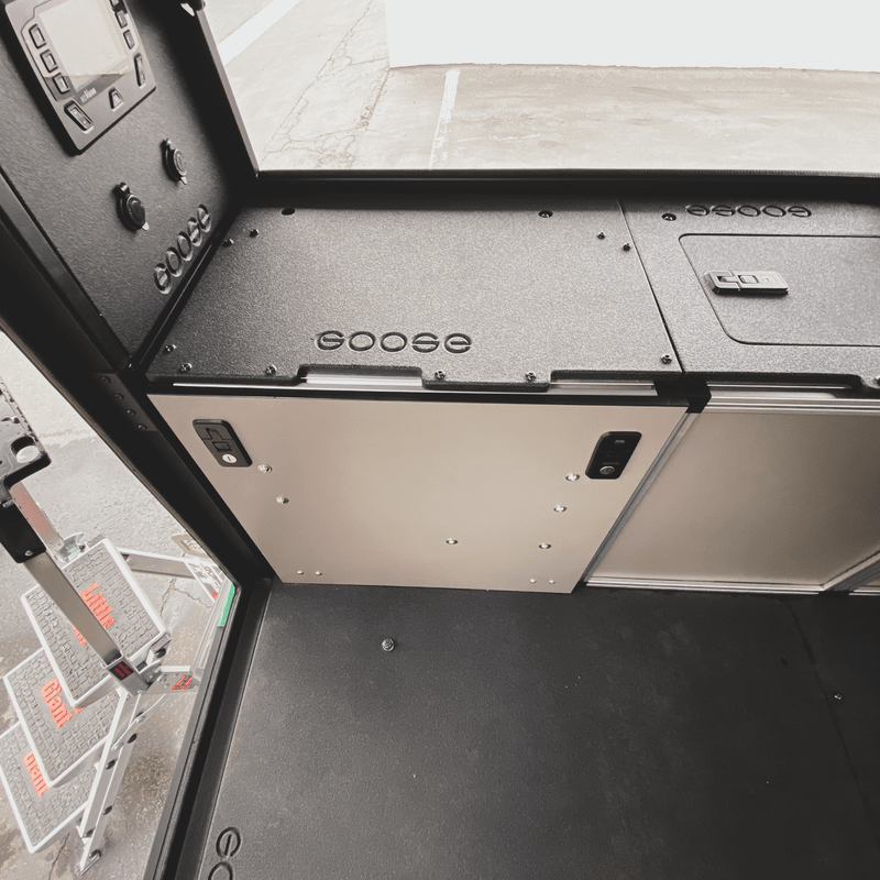 Load image into Gallery viewer, Goose Gear Alu-Cab Canopy Camper V2 - Jeep Gladiator 2019-Present JT - Rear Power Management Module - 5&#39; Bed
